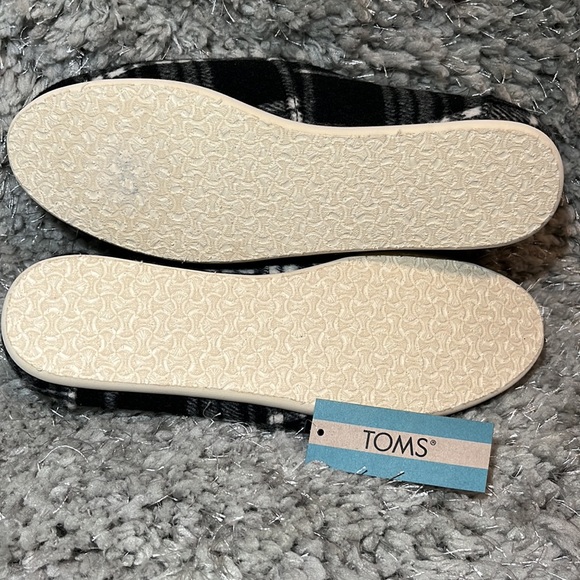NWT TOMS Womens size 8 black/white plaid - Picture 4 of 4